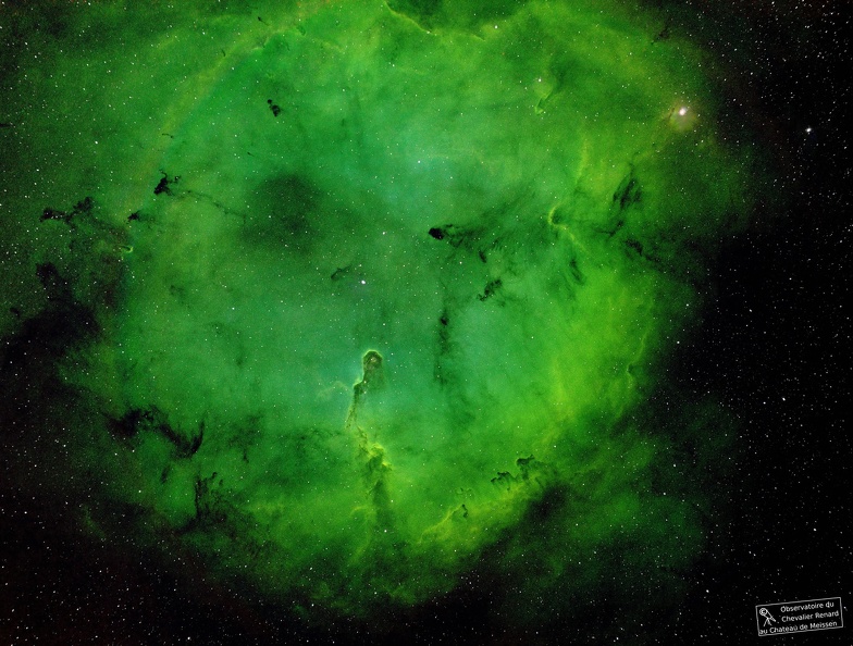 ca. 3000 Lichtjahre von der Erde entfernt findet man diesen Emissionsnebel, der mit dem Elefantenrüssel eine eindrucksvolle Struktur im unteren Teil des Bildes enthält. IC1396-rgb-compose_final_v1_Sterne_farbig_stemp.jpg